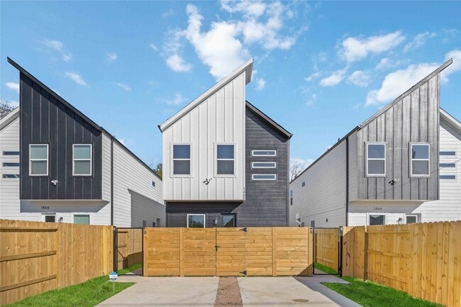 1466 Ferguson Way, Unit A in Houston, TX - Building Photo - Building Photo