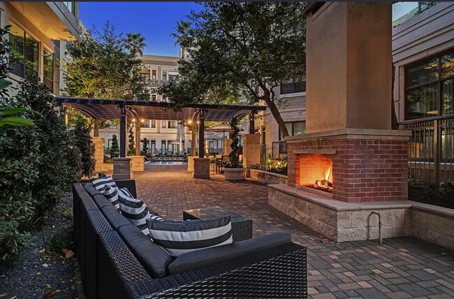 1901 Post Oak Blvd, Unit 3609 in Houston, TX - Building Photo - Building Photo