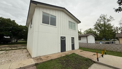 508 N Main St, Unit 508 in Rockdale, TX - Foto de edificio - Building Photo