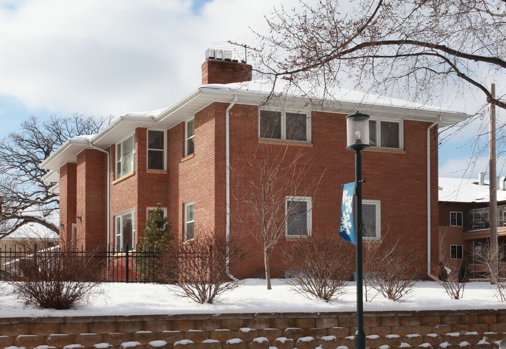 3801-3807 W Broadway Ave in Robbinsdale, MN - Foto de edificio