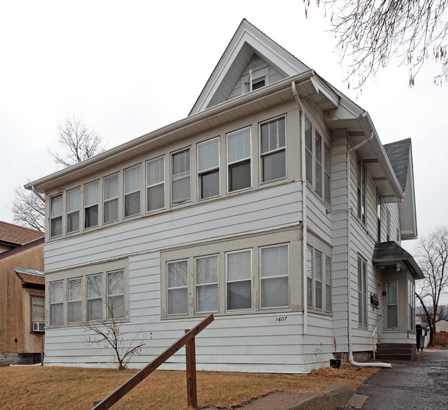 1607 Hewitt Ave W in St. Paul, MN - Building Photo - Building Photo