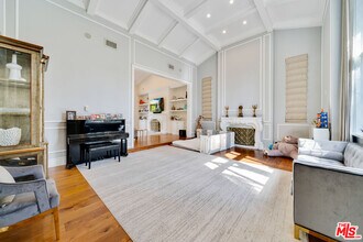 13037 San Vicente Blvd in Los Angeles, CA - Building Photo - Building Photo