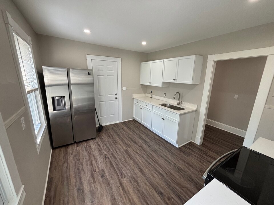 29 Editha Ave, Unit 2nd floor in Agawam, MA - Foto de edificio
