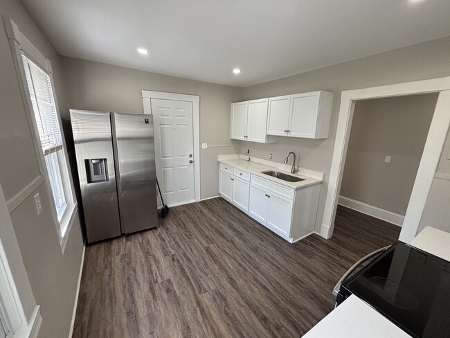 29 Editha Ave, Unit 2nd floor in Agawam, MA - Building Photo - Building Photo