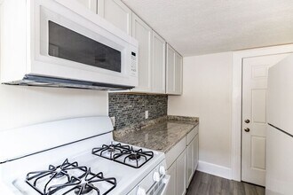 2878 Indianola Ave in Columbus, OH - Building Photo - Building Photo