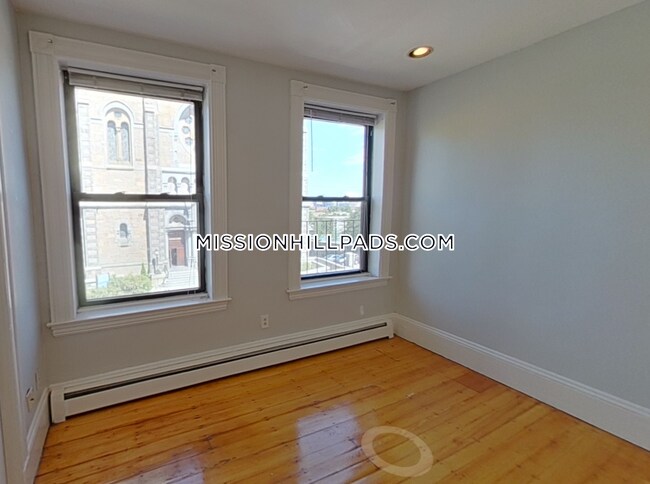 1538 Tremont St in Boston, MA - Building Photo - Building Photo