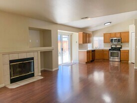 701 La Baig Dr in Hollister, CA - Building Photo