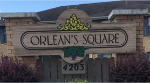 Orleans Square in Nacogdoches, TX - Foto de edificio