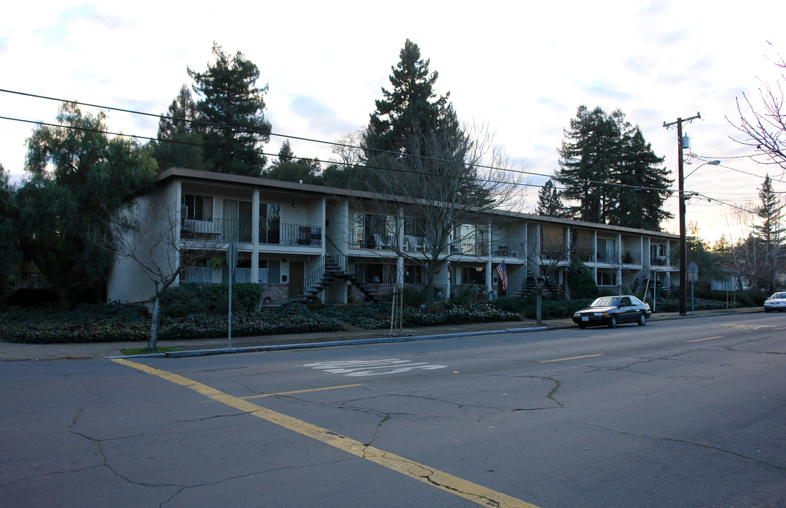 522 Matheson St in Healdsburg, CA - Building Photo