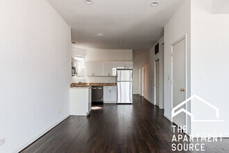 3328 N Clark St in Chicago, IL - Building Photo - Building Photo