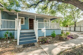 445 E Mistletoe in San Antonio, TX - Building Photo - Building Photo