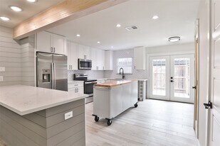 9511 Fondren Rd in Houston, TX - Building Photo