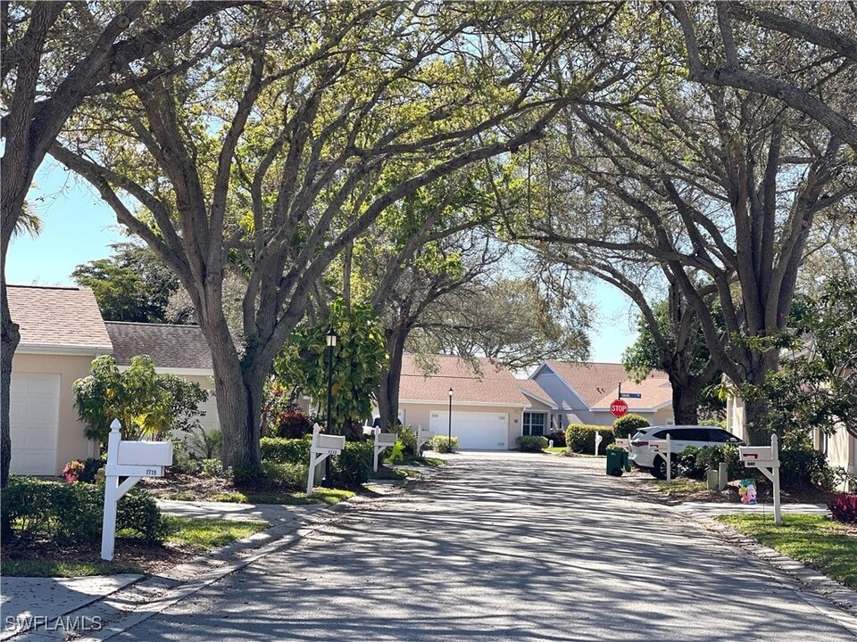 7719 Ahoy Ave in Naples, FL - Building Photo