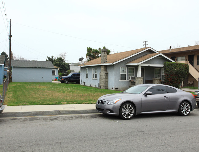 9614-9618 Park St in Bellflower, CA - Foto de edificio - Building Photo