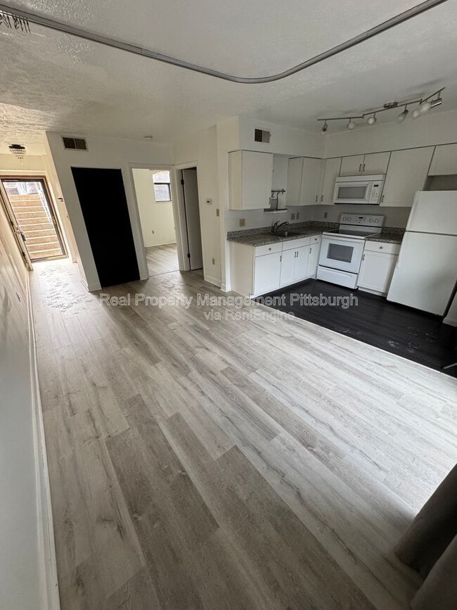 property at 3271 Niagara Square