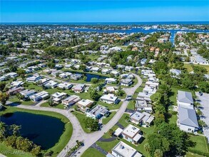 3 Knights Bridge Rd, Unit 213 in Naples, FL - Foto de edificio - Building Photo