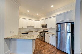 2 Stewart Ave-Unit -2F in Huntington, NY - Building Photo - Building Photo