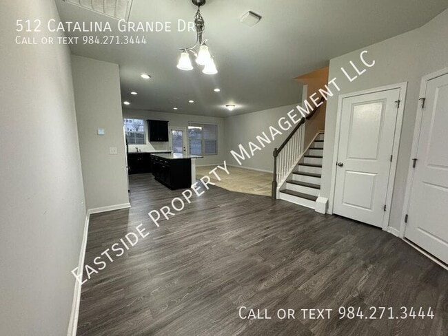 512 Catalina Grande Dr in Cary, NC - Building Photo - Building Photo
