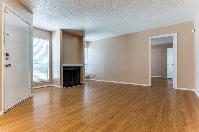 919 S Weatherred Dr in Richardson, TX - Building Photo - Building Photo