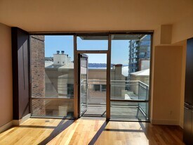 2911 2nd Ave, Unit 609 in Seattle, WA - Building Photo