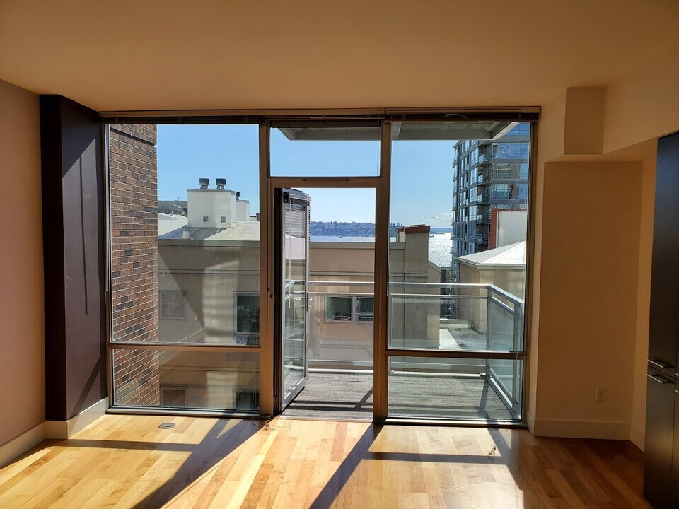 2911 2nd Ave, Unit 609 in Seattle, WA - Building Photo