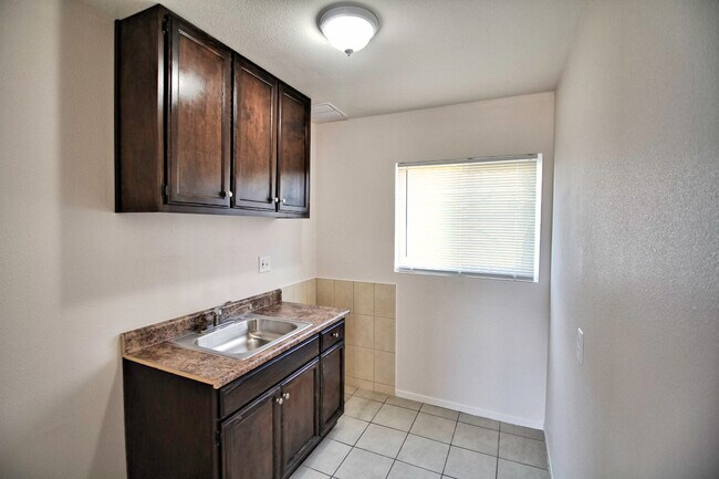 7101 Rugby Ave in Huntington Park, CA - Building Photo - Building Photo