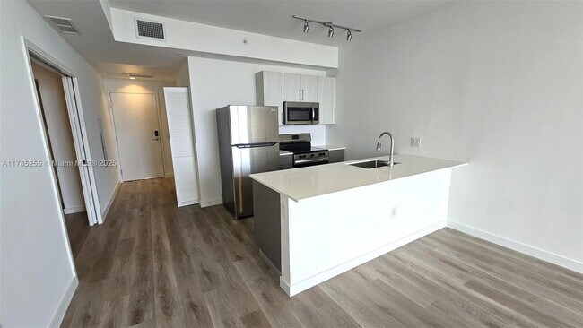 1642 NE 1st Ave in Miami, FL - Foto de edificio - Building Photo
