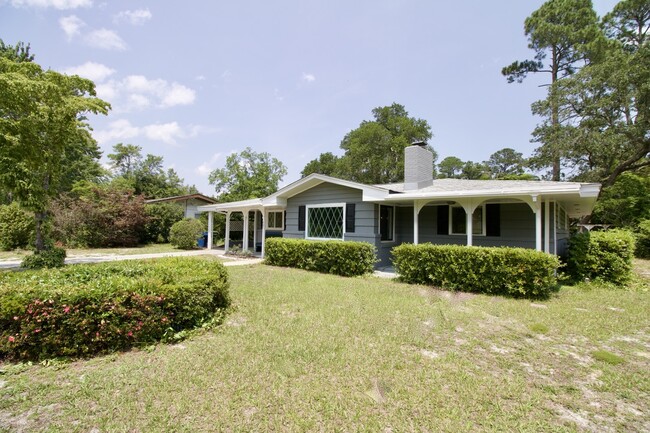 607 Larchmont Dr in Wilmington, NC - Building Photo - Building Photo