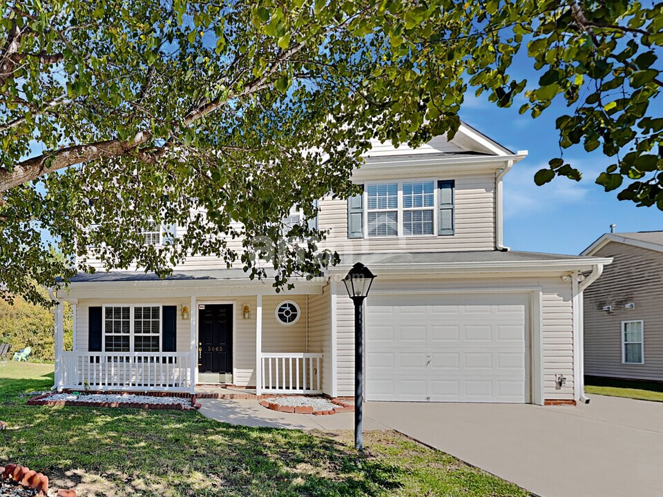 5065 Walden Ridge Dr in Winston-Salem, NC - Building Photo