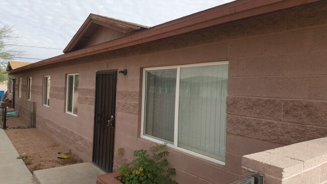 2602 E Southgate Ave in Phoenix, AZ - Building Photo - Building Photo