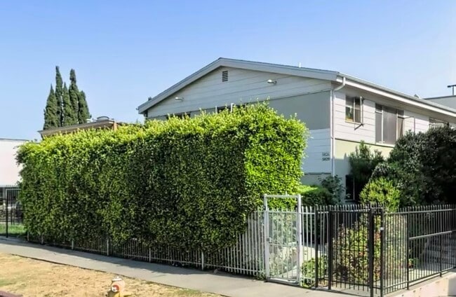 5937 Gregory Ave, Unit 5826-4