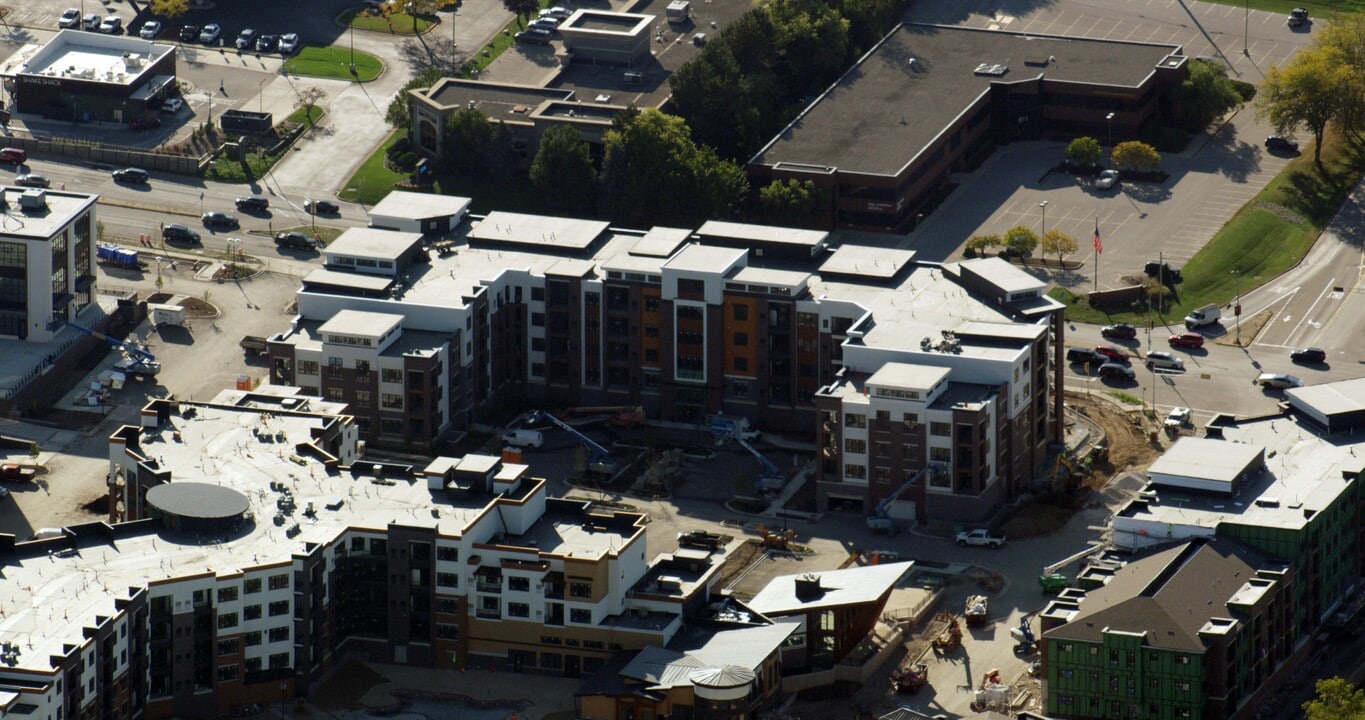 Poplar Creek WestTown in Brookfield, WI - Building Photo