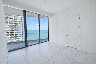 175 SE 25th Rd, Unit 1204 in Miami, FL - Foto de edificio - Building Photo
