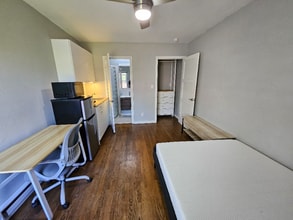 512 Bayview Ave in Millbrae, CA - Foto de edificio - Building Photo