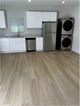 120 N Lomita St, Unit 122NLomitaSt in Burbank, CA - Building Photo - Building Photo