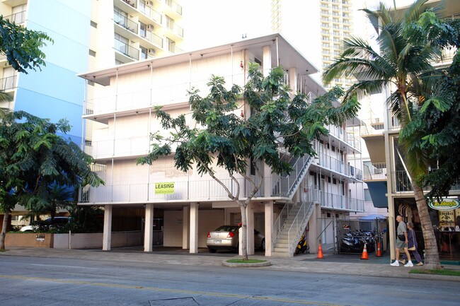 2413 Kuhio Ave in Honolulu, HI - Foto de edificio - Building Photo