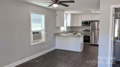 250 W McNeely Ave in Mooresville, NC - Building Photo - Building Photo