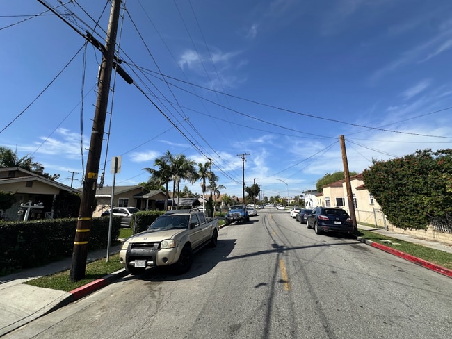 4064 E 60th St in Huntington Park, CA - Foto de edificio - Building Photo