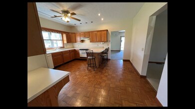 203 Oakvale Rd in Princeton, WV - Building Photo - Building Photo