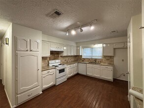 12614 Campos Dr in Houston, TX - Foto de edificio - Building Photo