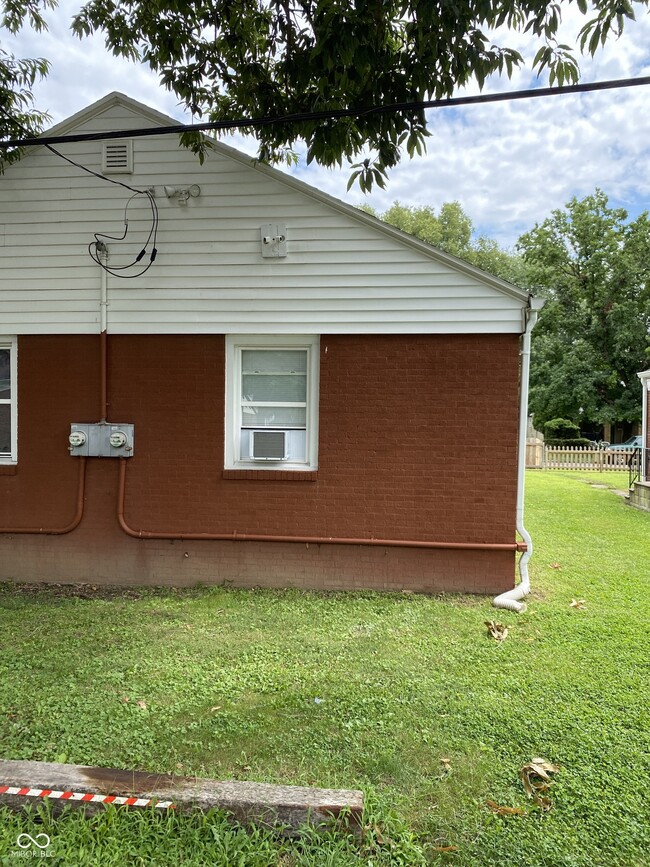 612 N Moreland Ave in Indianapolis, IN - Foto de edificio - Building Photo