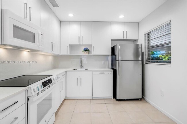 15391 S Dixie Hwy in Palmetto Bay, FL - Building Photo - Building Photo