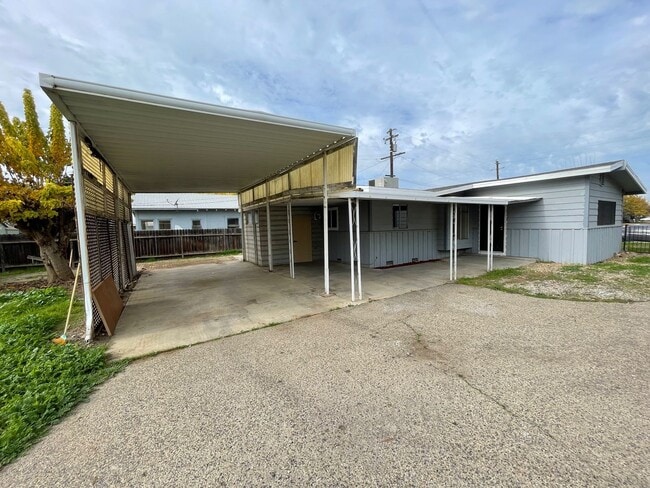 856 W Chestnut St in Exeter, CA - Building Photo - Building Photo