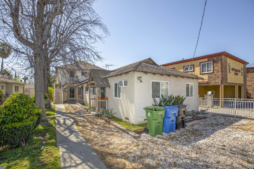 13926 Sherman Way in Van Nuys, CA - Building Photo