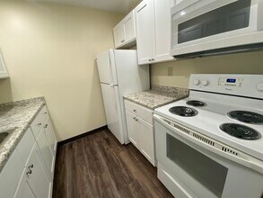 141 Eastern Ave-Unit -104 in Manchester, NH - Building Photo - Building Photo