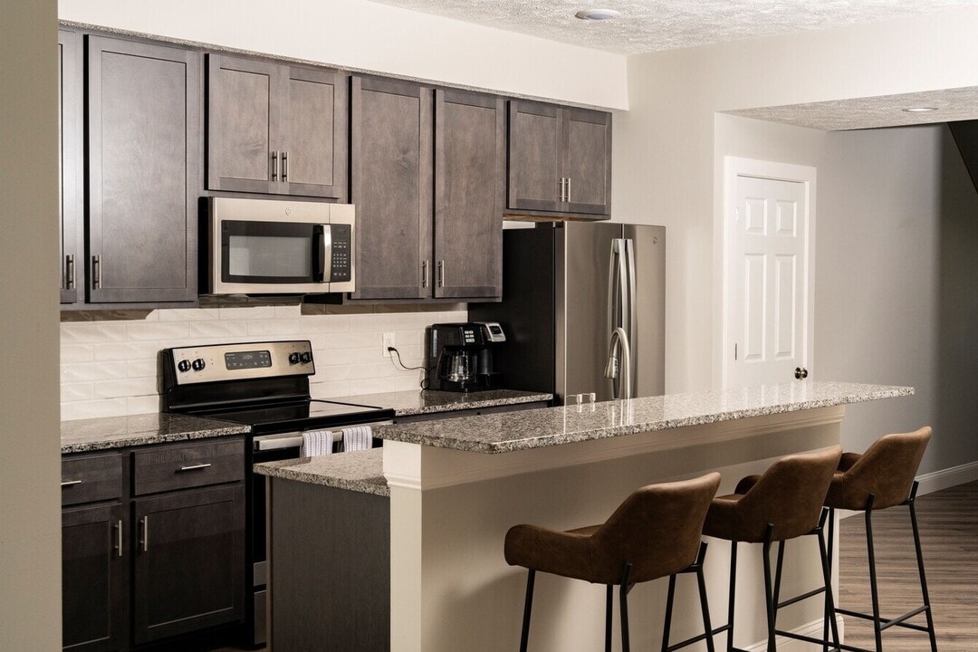 3410 Summers Gate Dr in Baldwinsville, NY - Foto de edificio