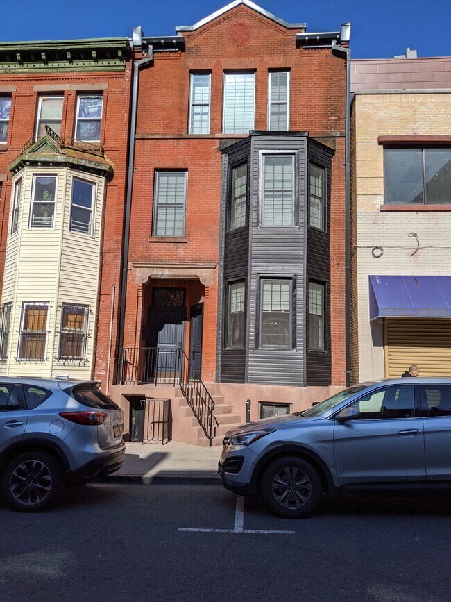 5 Warren St Apartments and Nearby Newark Apartments For Rent Newark, NJ