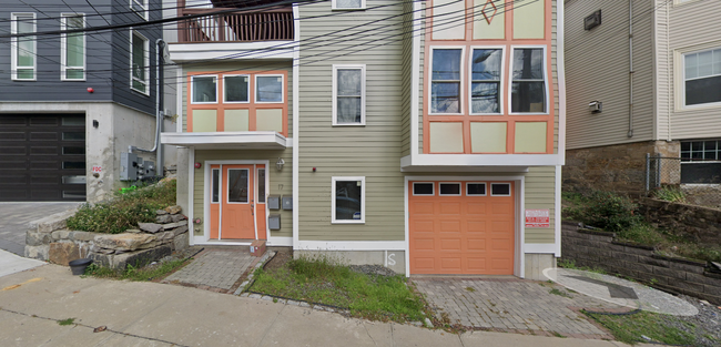 17 Wensley St, Unit 1 in Boston, MA - Foto de edificio - Building Photo