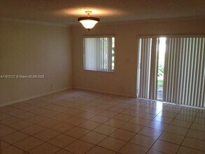 5827 NW 57th Ave in Tamarac, FL - Building Photo - Building Photo