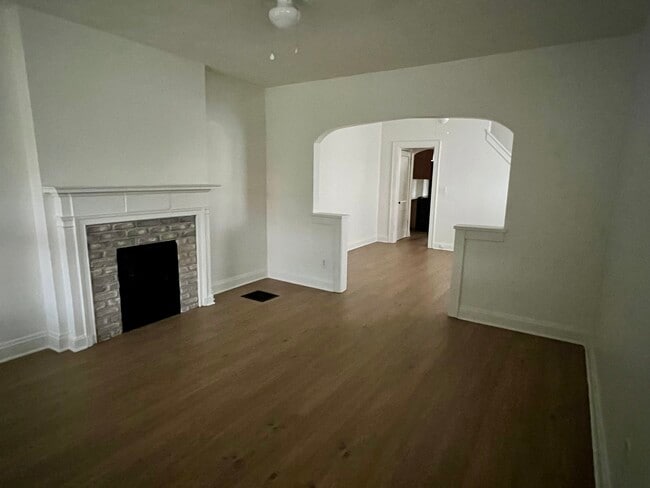 897 Thomas Rd in Grandview Heights, OH - Foto de edificio - Building Photo